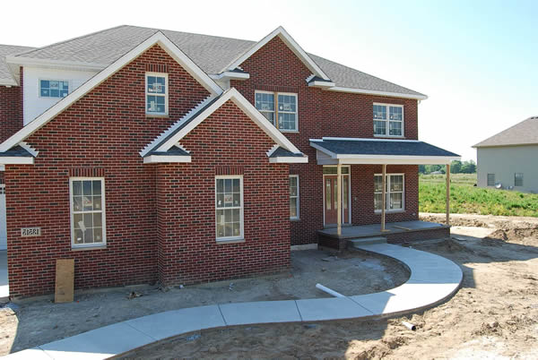 Внешняя отделка загородного дома лицевым кирпичом