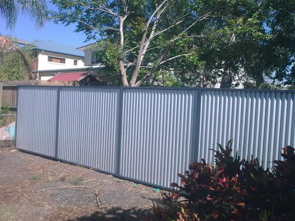 Фото забора из профнастила для дачи