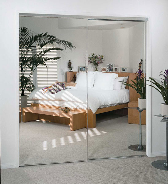 Межкомнатные зеркальные двери