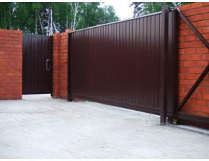 Откатные ворота из профнастила