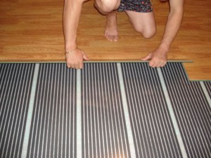 Укладка теплого пола под лаимнат