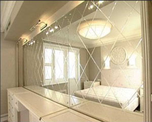 Zerkalnaya-plitka-s-facetom-v-interere