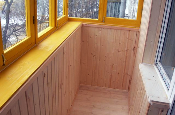 Вагонка во внутренней обшивке балкона