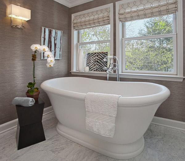 Отделка ванной комнаты обоями