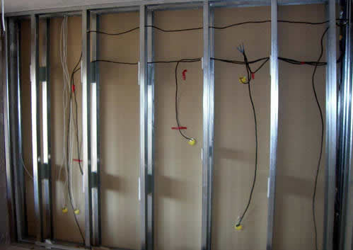 Делаем разводку кабелей