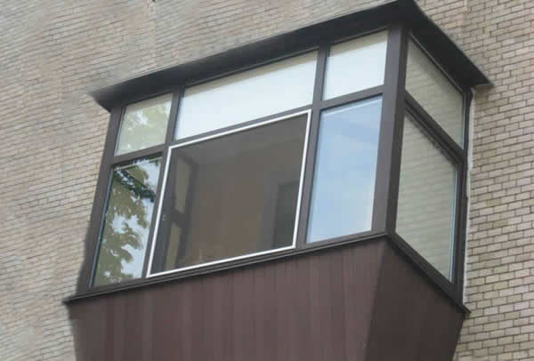 Деревянная вагонка, покрытая морилкой