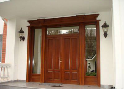 Входная дверь из дерева