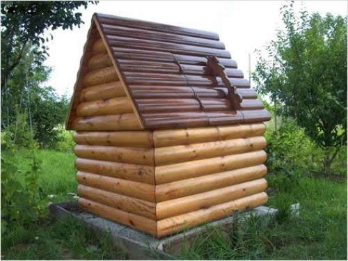 Деревянный домик для колодца