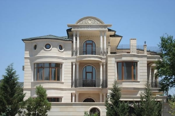 Дом, облицованный песчаником