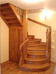 estnica-s-zabejnimi-stypenyami