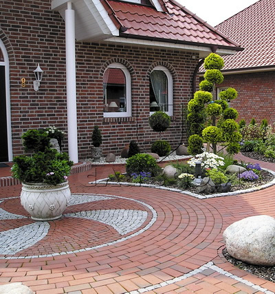 Фасад, и придомовая территория облицованные клинкером