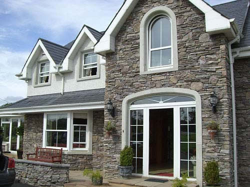 Фасад рваный камень