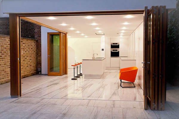 Двери гармошка в интерьере