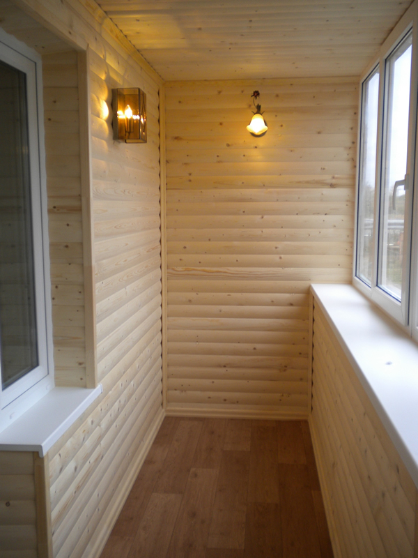 Фото отделки балкона вагонкой