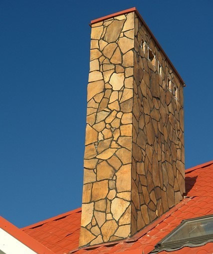 Гибкая акриловая плитка в отделке дымохода