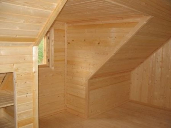 Интерьер с отделкой стен вагонкой