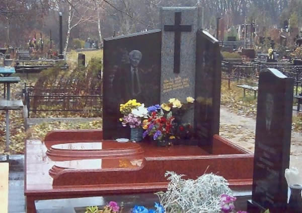 Использование гранита для отделки памятников