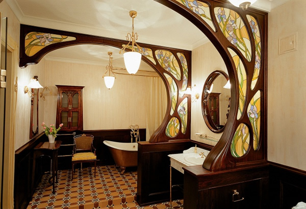 Деревянные арки с витражами