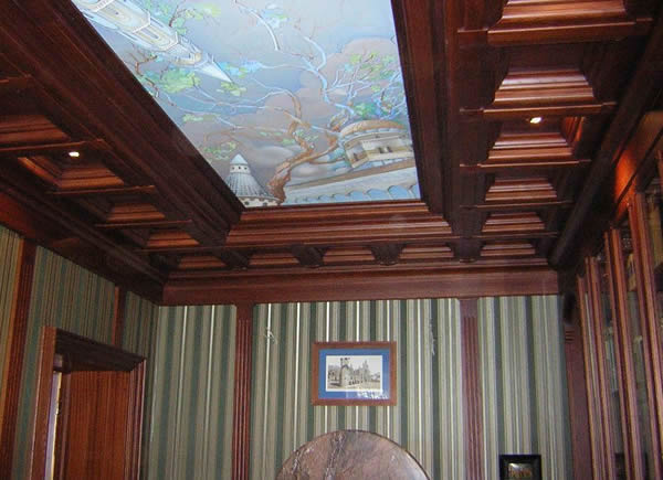 Витраж на деревянном потолке