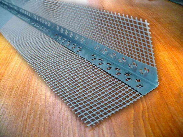 Перфорированный уголок с сеткой