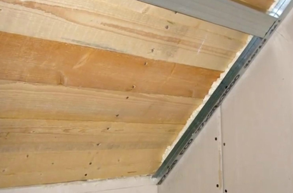 Направляющий профиль наклонных частей