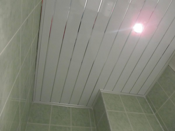 Как отделать стены пластиковыми панелями