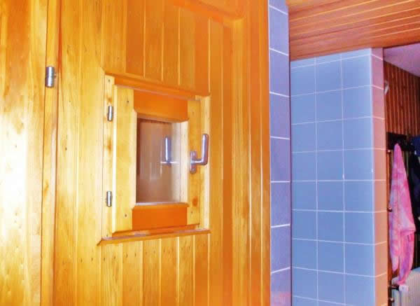Частичная облицовка парной плиткой