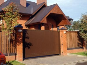 Как сделать раздвижные ворота своими руками?