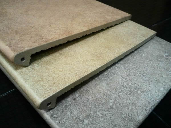 Каменная плитка с кромочным свесом