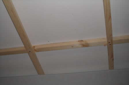 Крепим обрешетку из деревянного бруса