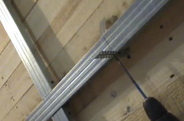 Крепление к отвесам