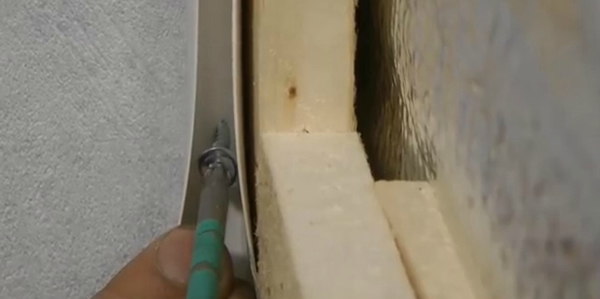 Крепление завершающего профиля