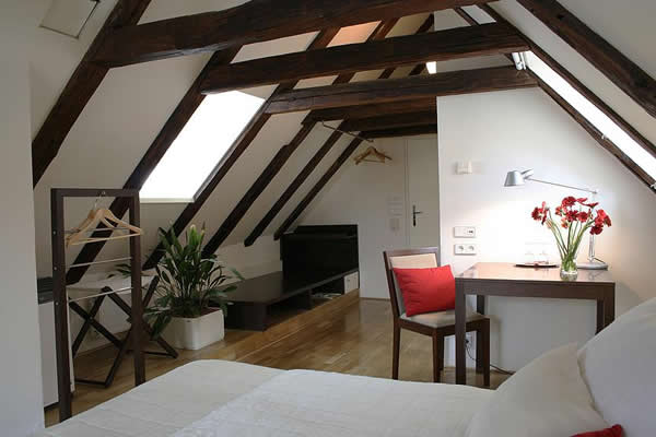 Чердак, превращённый в мансарду