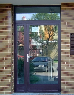 Металлическая дверь со стеклом