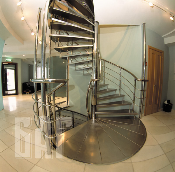 Металлическая винтовая лестница