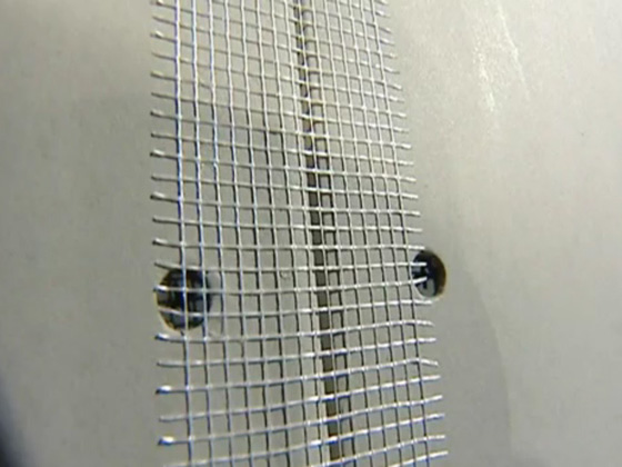 На стыках крепим перфорированную ленту