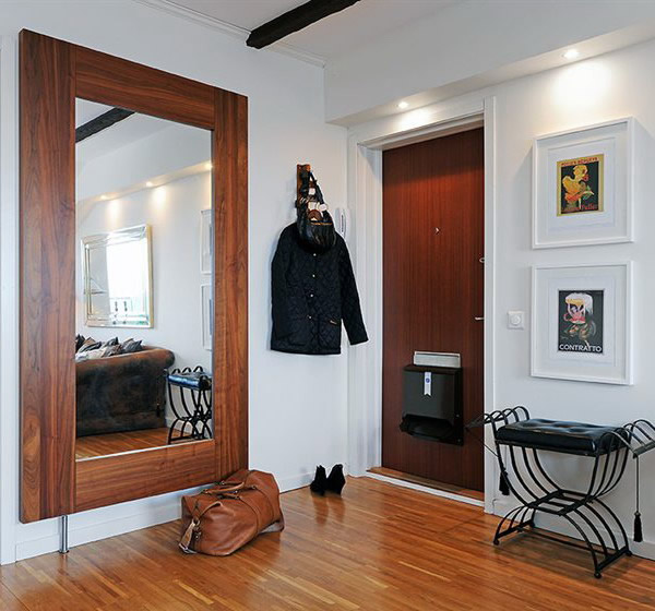 Настенное зеркало