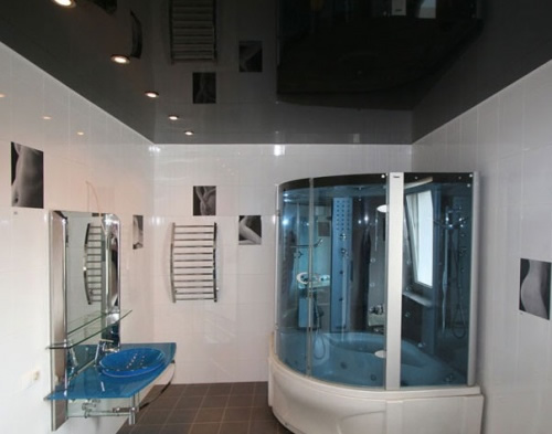 natyaznoy-potolok-v-vannoy-cena