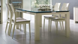 Обеденные столы со стеклянной столешницей в интерьере