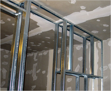 Объёмный каркас перегородки с дверным проёмом