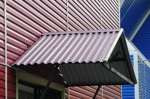 Облицовка фасада дома профнастилом