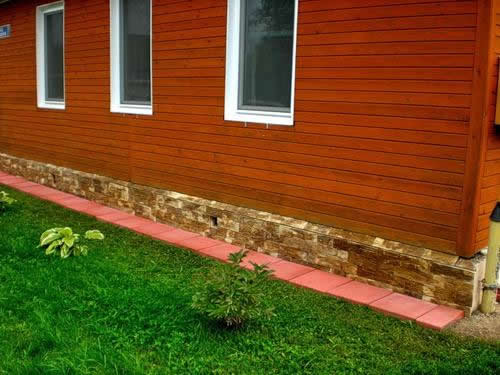 Облицовка фундамента делает дом привлекательным