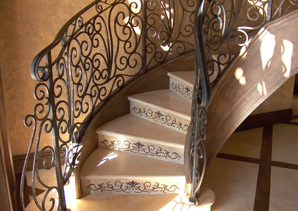 Облицовка камнем лестниц