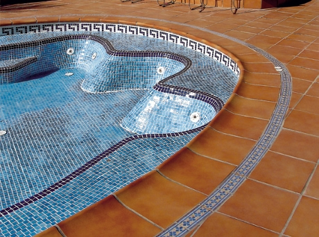 Оформление бассейна при помощи керамогранита