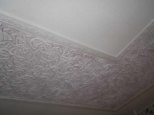 Оформление потолочной плоскости при помощи декоративной штукатурки