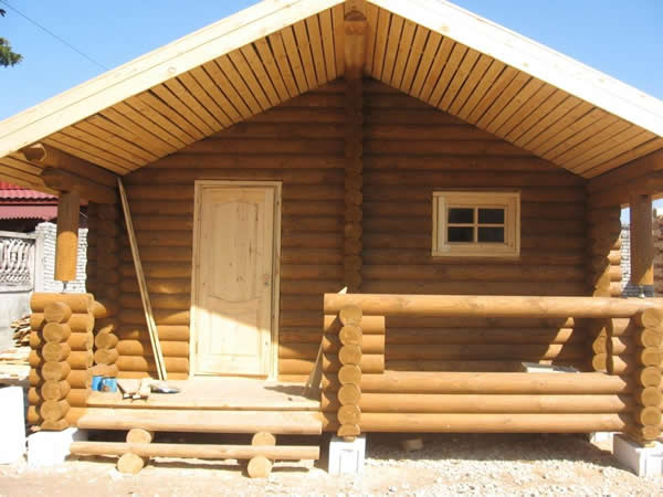 Как отделать баню из бревна