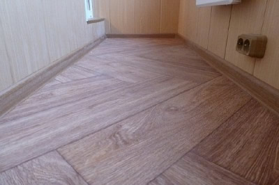 Современное напольное покрытие в загородном доме