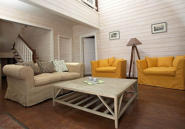 Светлый оттенок деревянных стен