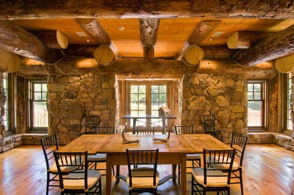 Камень в отделке деревянного дома