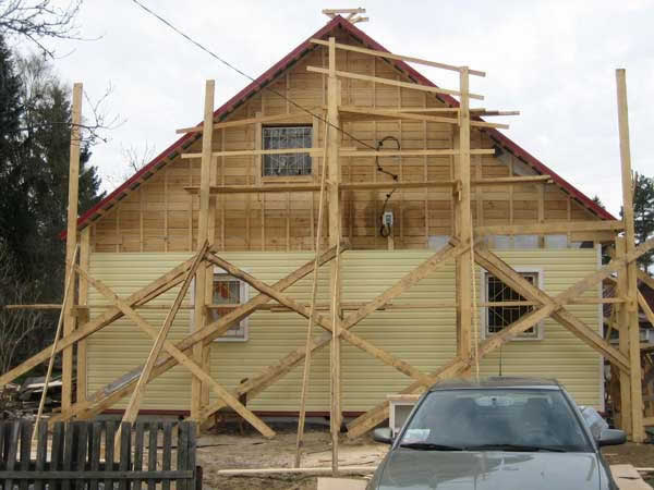 Стационарные леса для облицовки дома